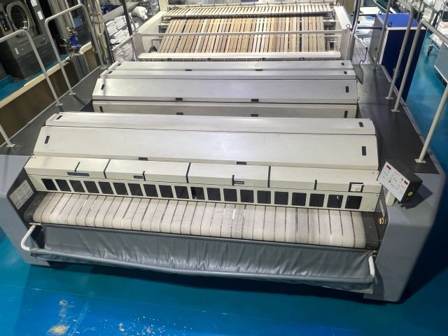 IRONING: GIRBAU IRONER 2x800x3300 STEAM WITH FOLDER 